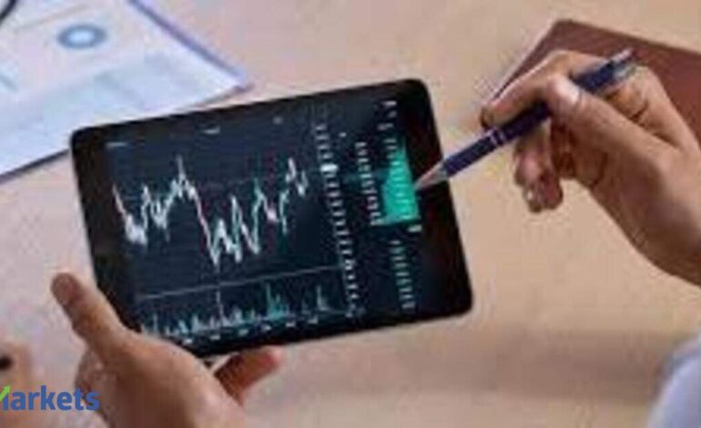 Infosys, HCL Tech, Coforge, other IT stocks rise up to 3% a day after a massive crash. What lies ahead?