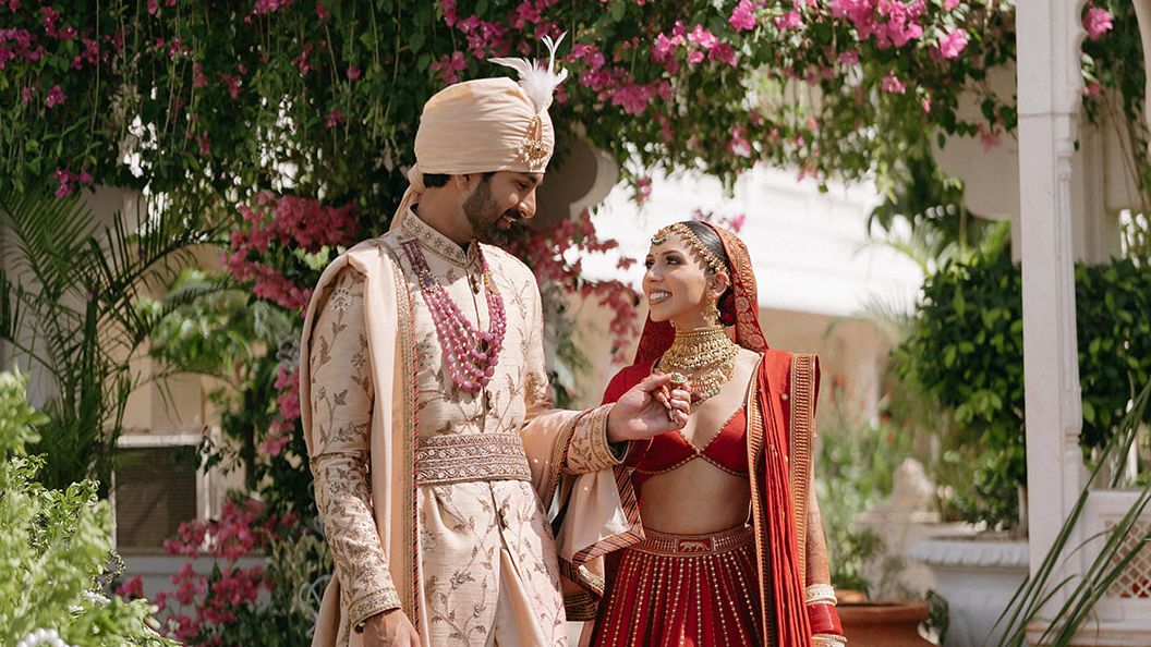 This Bengali-Gujarati wedding in Udaipur began with a boat baraat across Lake Pichola