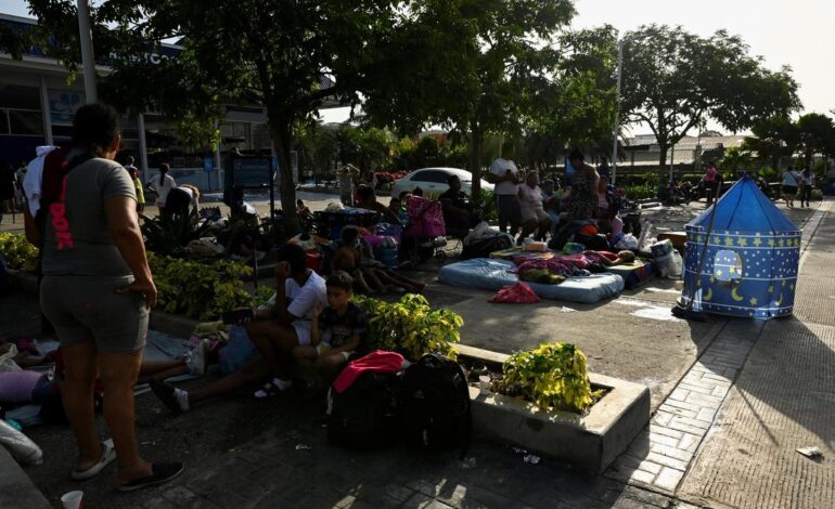 Venezuela earthquake: On the streets and in hospitals, Venezuelans scramble to save lives