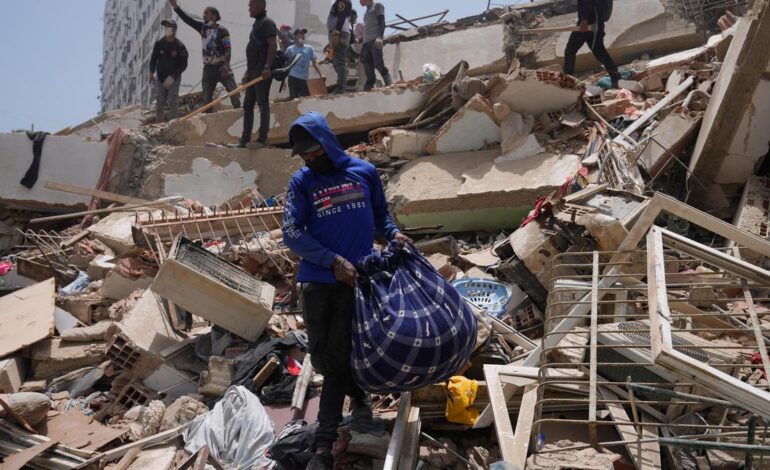 Venezuela Earthquake: Survivors sleep in cars and under trees as they question where they’ll live after the earthquakes