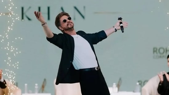 Shah Rukh Khan celebrates 34 years in Bollywood in Mangalore; dances to Chammak Challo, relives DDLJ moments. Watch
