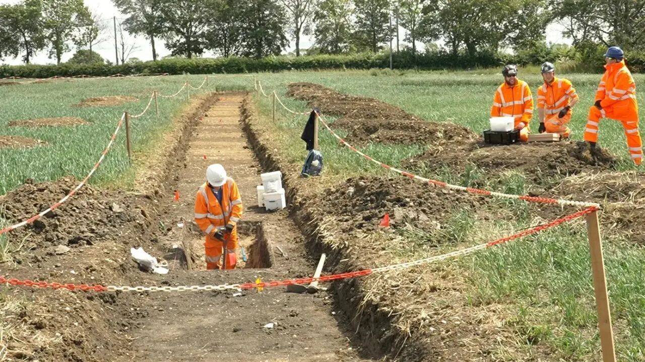 A 1740-year-old Roman coin was found during an English railway dig, revealing a hidden world beneath the ground | World News