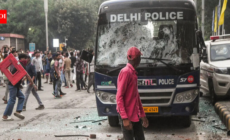 ‘Unacceptable in a democratic society’: SC bar bodies condemn police action against protesters, lawyers during CJP march | India News