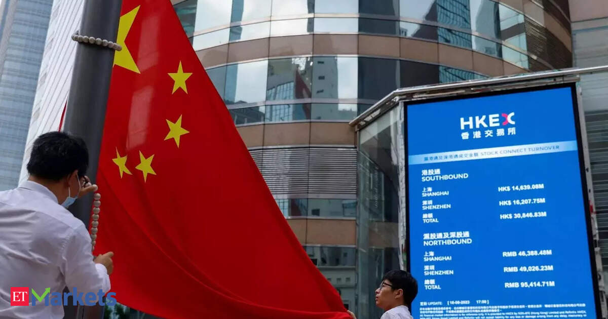 Global Market: Chinese stocks slip as AI, chip shares extend correction; defensive sectors offer support