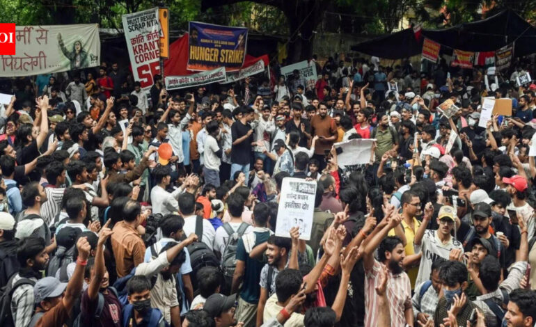 Reached out 4 times, says govt; talks at Jantar Mantar or a neutral venue, says CJP | India News