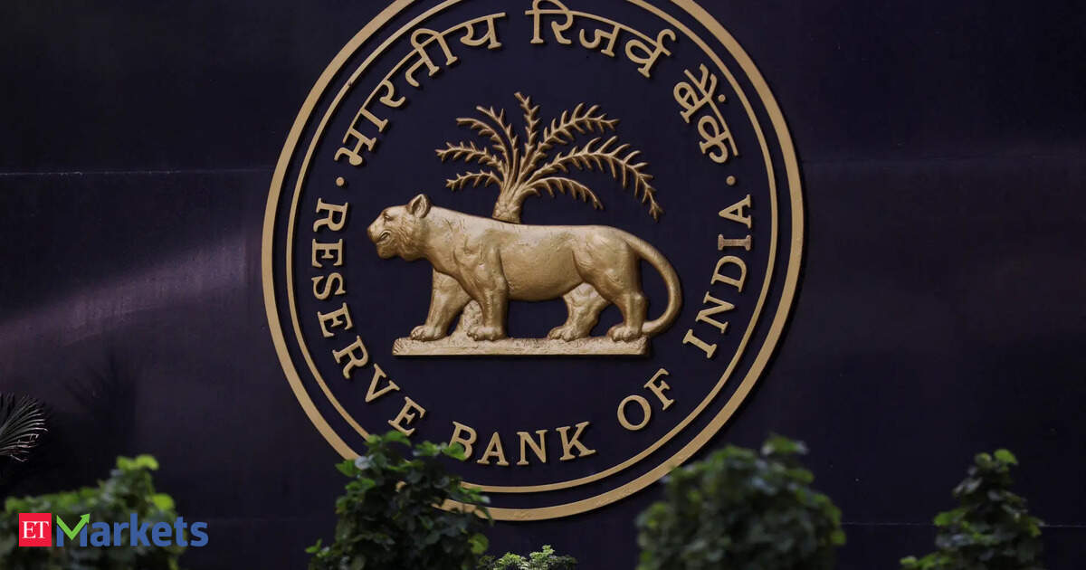 Banking liquidity hits lowest since June 29; RBI data reveals Rs 2,884 crore deficit