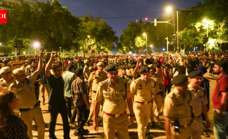Delhi Police claims only 3,000 cops present for 10,000 protesters, file 15 FIRs | India News
