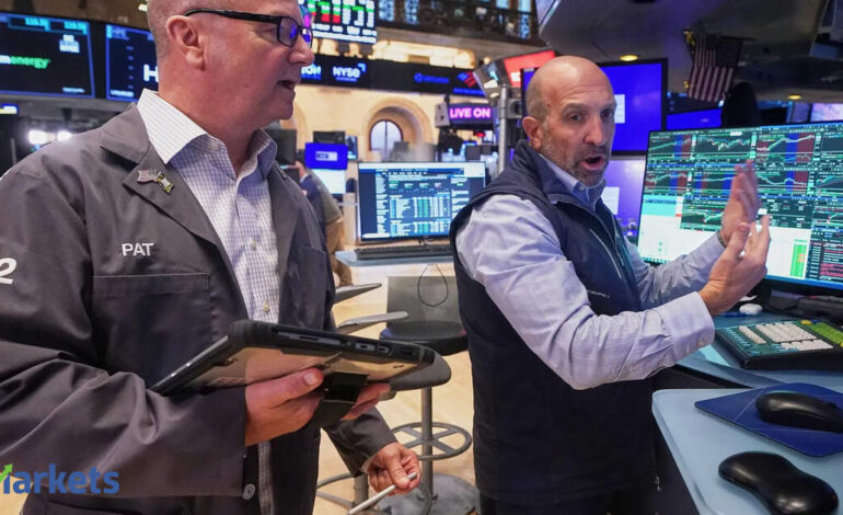 Stocks mixed as oil prices pause climb but yields hover near highs