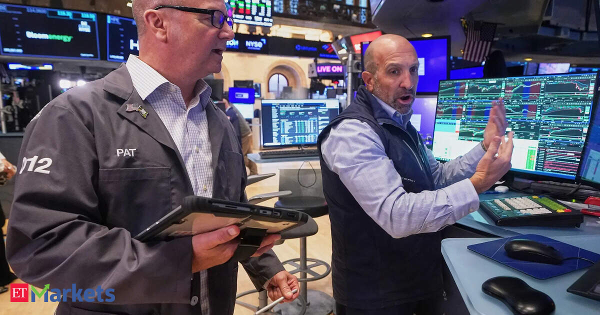 Stocks mixed as oil prices pause climb but yields hover near highs