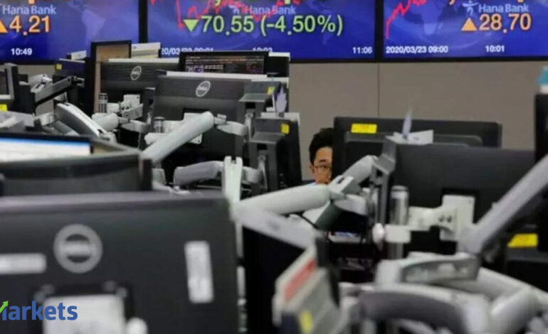 South Korean shares turn lower as chipmakers fall ahead of earnings