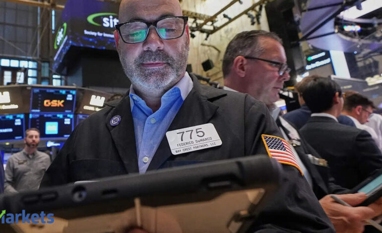 US Stock Market: Wall Street divided on Fed as rising crude prices boost rate hike expectations