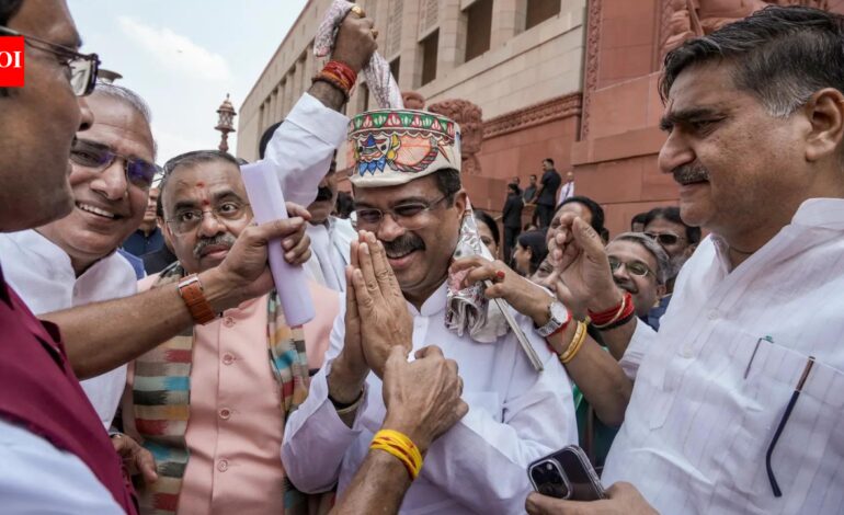 ‘Garlanded as if he won a war’: Opposition attacks BJP over Dharmendra Pradhan’s felicitation after resignation | India News