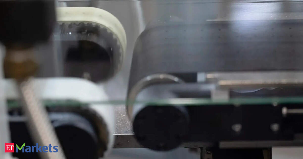 Glass-maker Corning shares plunge 20% on lower sales forecast