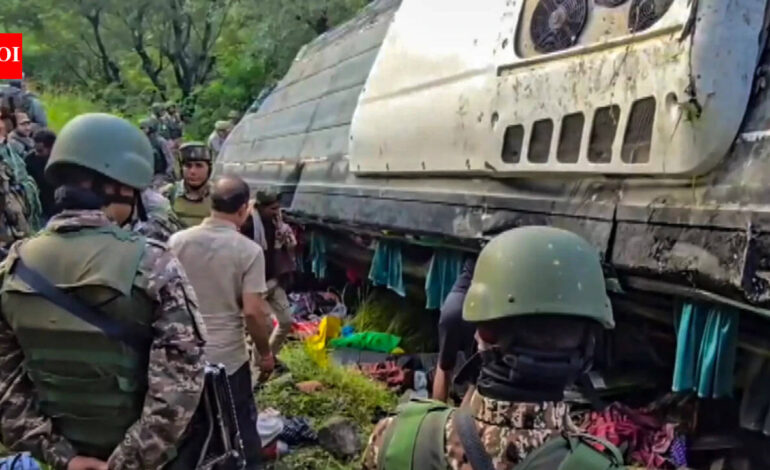 Amarnath Pilgrims Bus Accident: Jammu and Kashmir: Bus with Amarnath pilgrims slips into gorge, 39 hurt | India News