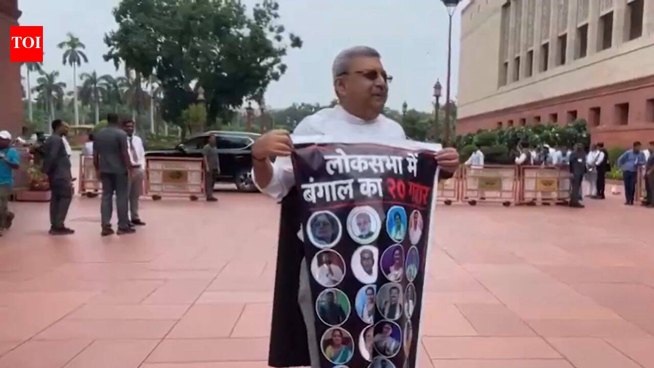 ’20 Traitors’ of Bengal: TMC’s Kalyan Banerjee Protests Against Rebel MPs in Parliament | India News
