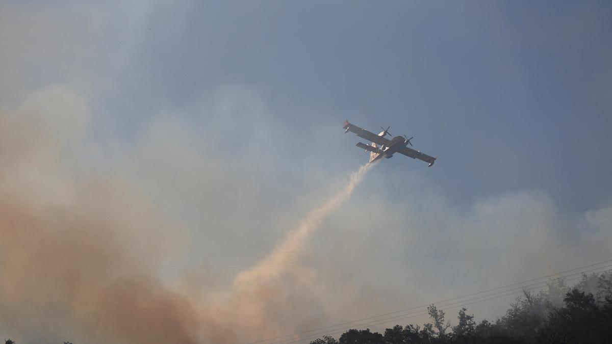 Thousands flee raging wildfires in southern Europe