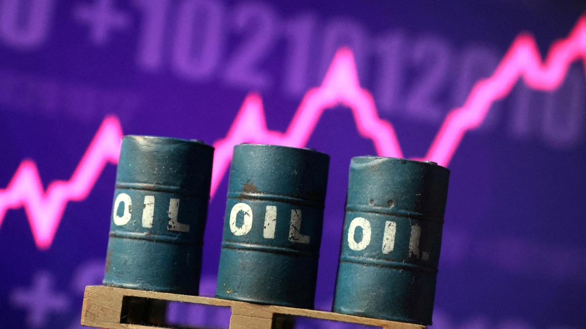 Brent oil’s price briefly tops USD 100 per barrel, as stocks are set to drop on Wall Street