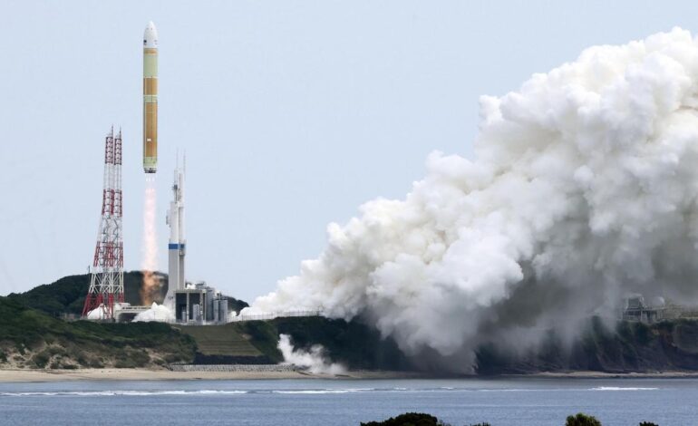Japan’s JAXA successfully launches, lands reusable rocket