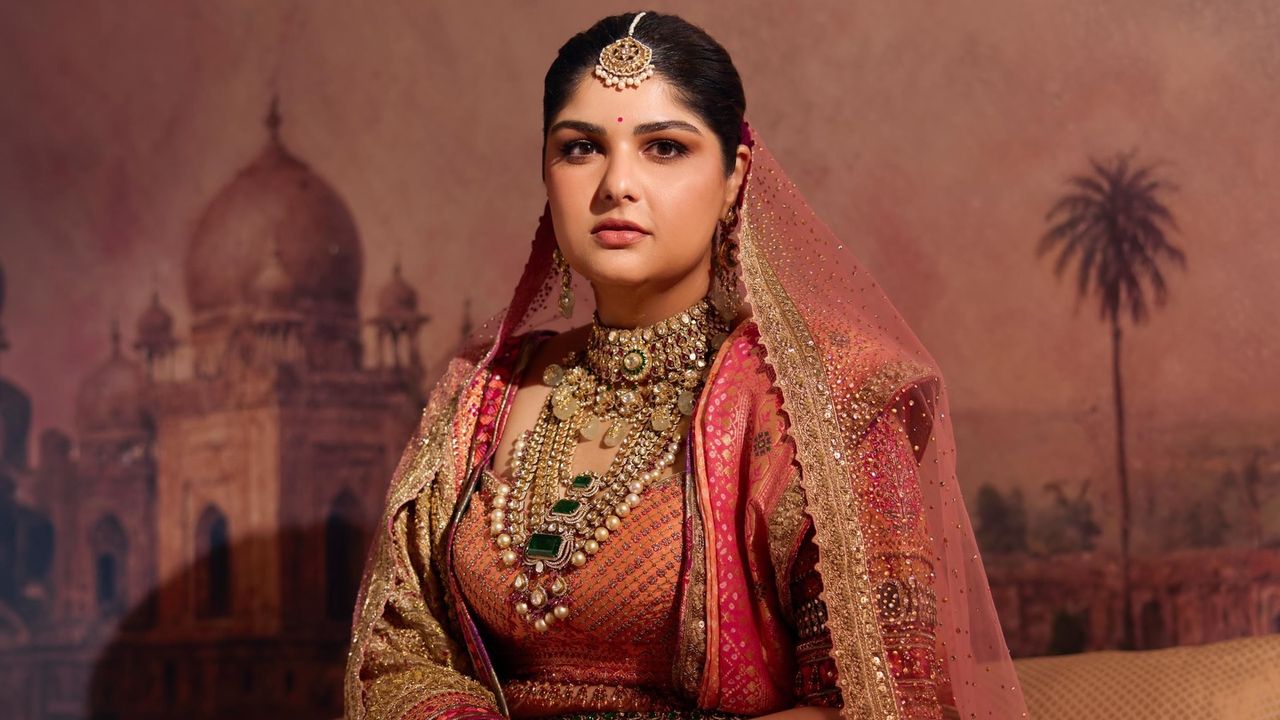Anshula Kapoor wore her late mother’s 42-year-old gold tissue and zardozi dupatta with her Tarun Tahiliani wedding lehenga