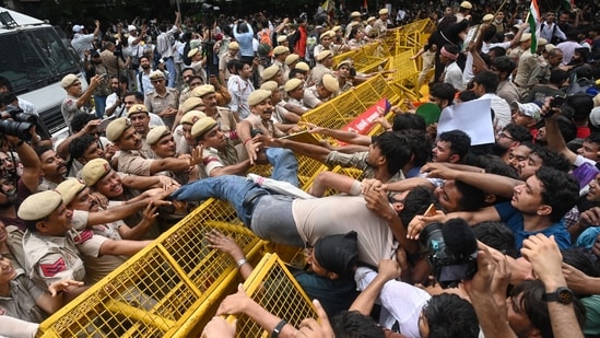 FTII students association backs CJP, Sonam Wangchuk-led protests against paper leaks; says govt ‘lacks spine’
