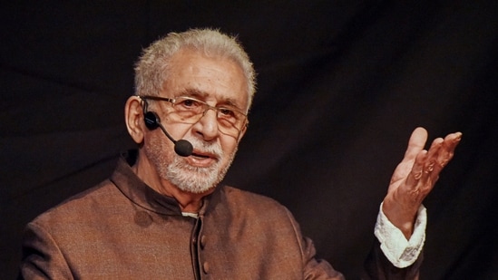 ‘Gusse se khaul raha hoon’: Naseeruddin Shah calls Delhi Police ‘gundas’ for lathicharging students