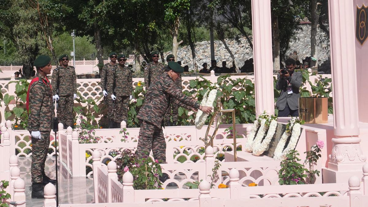 Kargil Vijay Diwas: President Murmu, PM Modi lead nation to pay tributes to war heroes on 27th anniversary of ‘Operation Vijay’