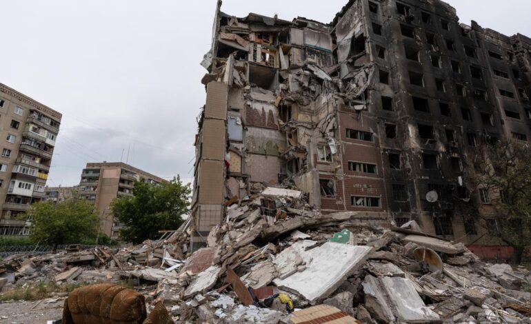 Russian and Ukrainian strikes kill at least 10