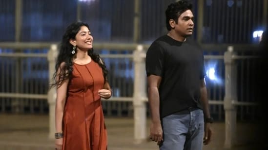 Leaked pictures of Sai Pallavi, Vijay Sethupathi shooting for Mani Ratnam film on Howrah Bridge remind fans of 96