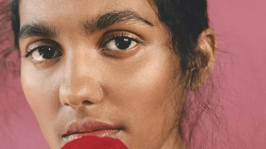 I tried this retinal serum and my acne-prone skin actually liked it