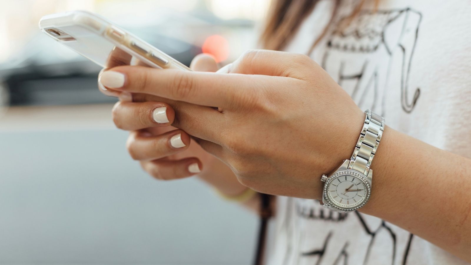 One Tech Tip: How to soothe thumb pain when texting and scrolling | Technology News