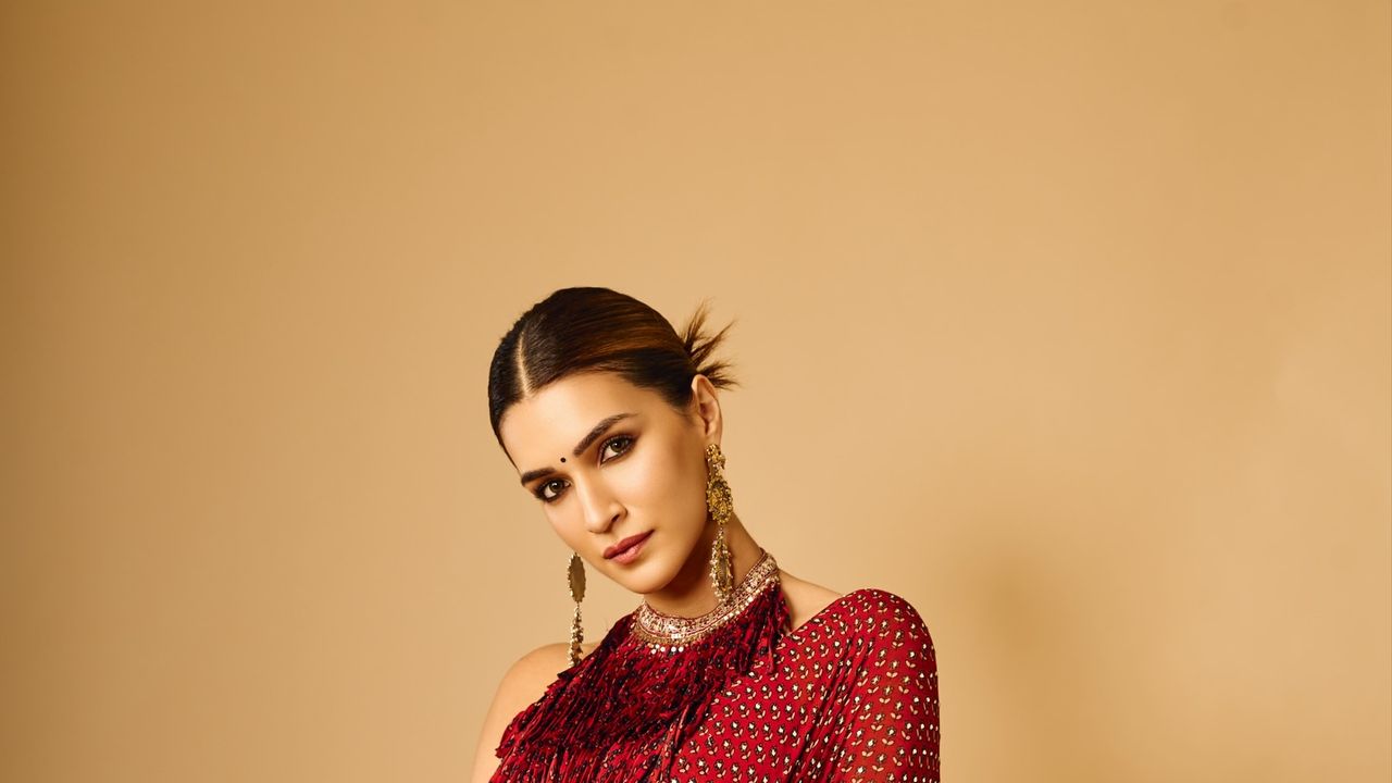 7 standout looks from Kriti Sanon’s Indianwear closet