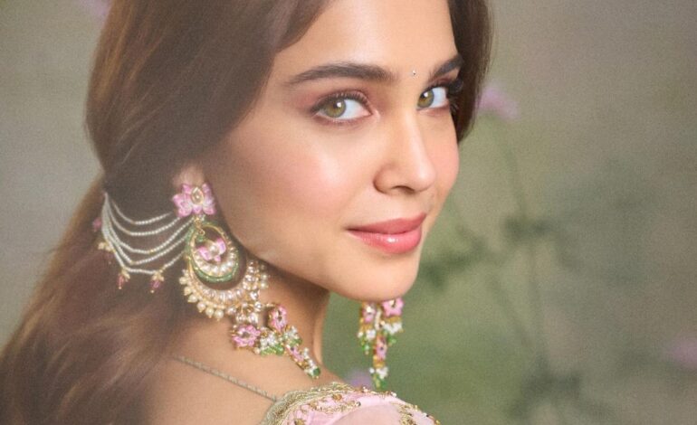 The wedding guest jewellery capsule for people who hate overpacking