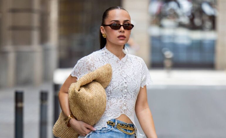 7 chic ways to wear flared jeans with white blouses and heels