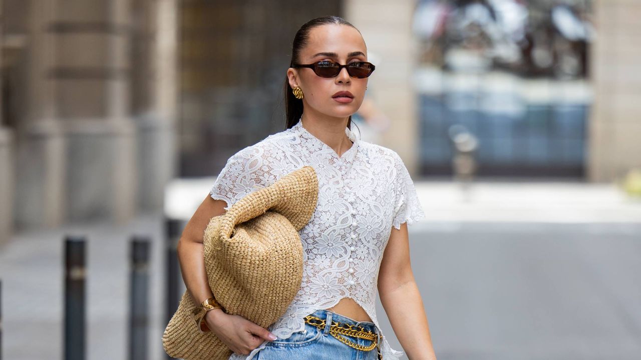 7 chic ways to wear flared jeans with white blouses and heels