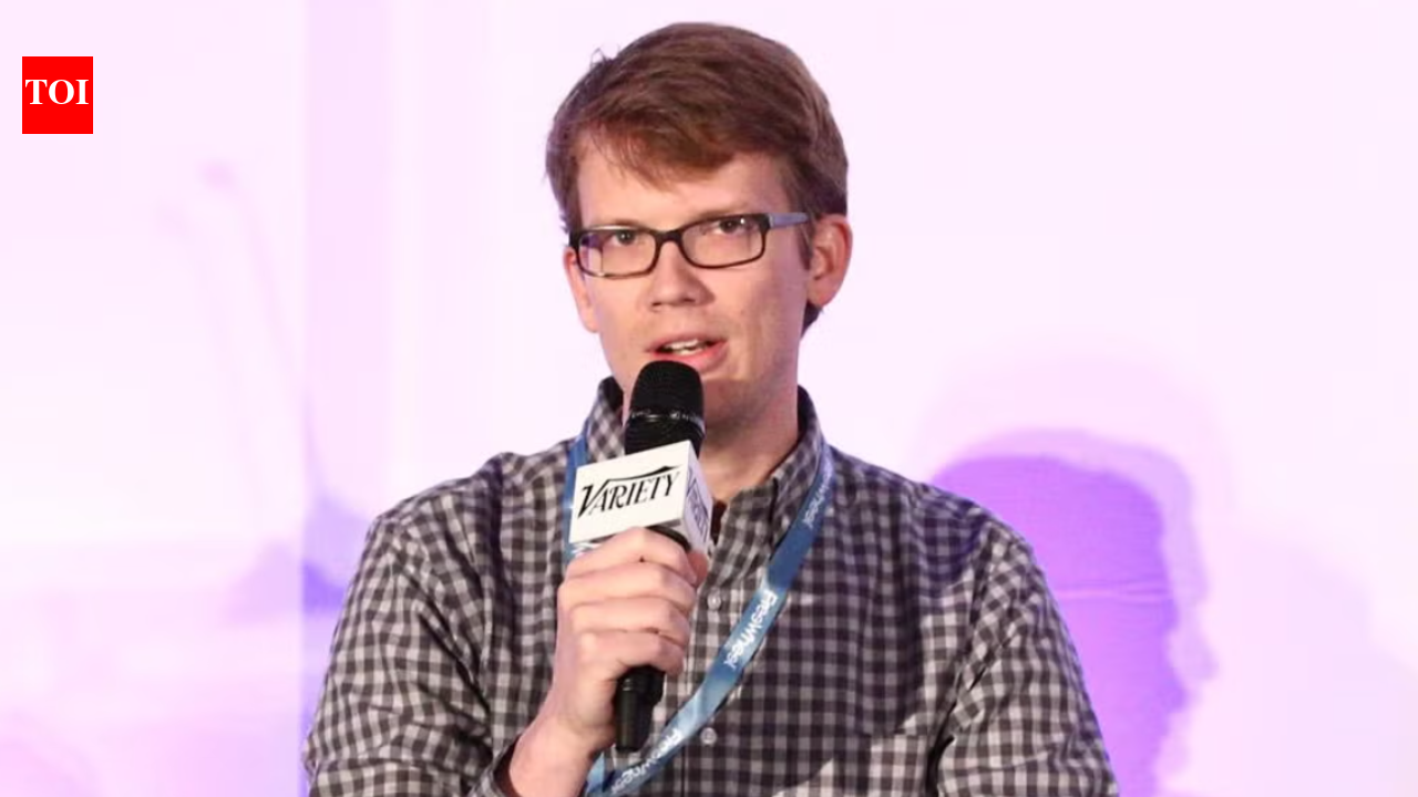 Hank Green Ai Backlash: YouTuber Hank Green faces backlash after admitting AI use in research for Ask Hank Anything episode