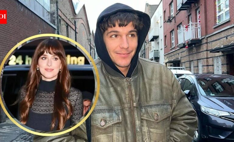 Dakota Johnson Collaborates with Role Model on ‘Love I You’ Ahead of ‘Chuck Timely & the Hourglass’ Release |