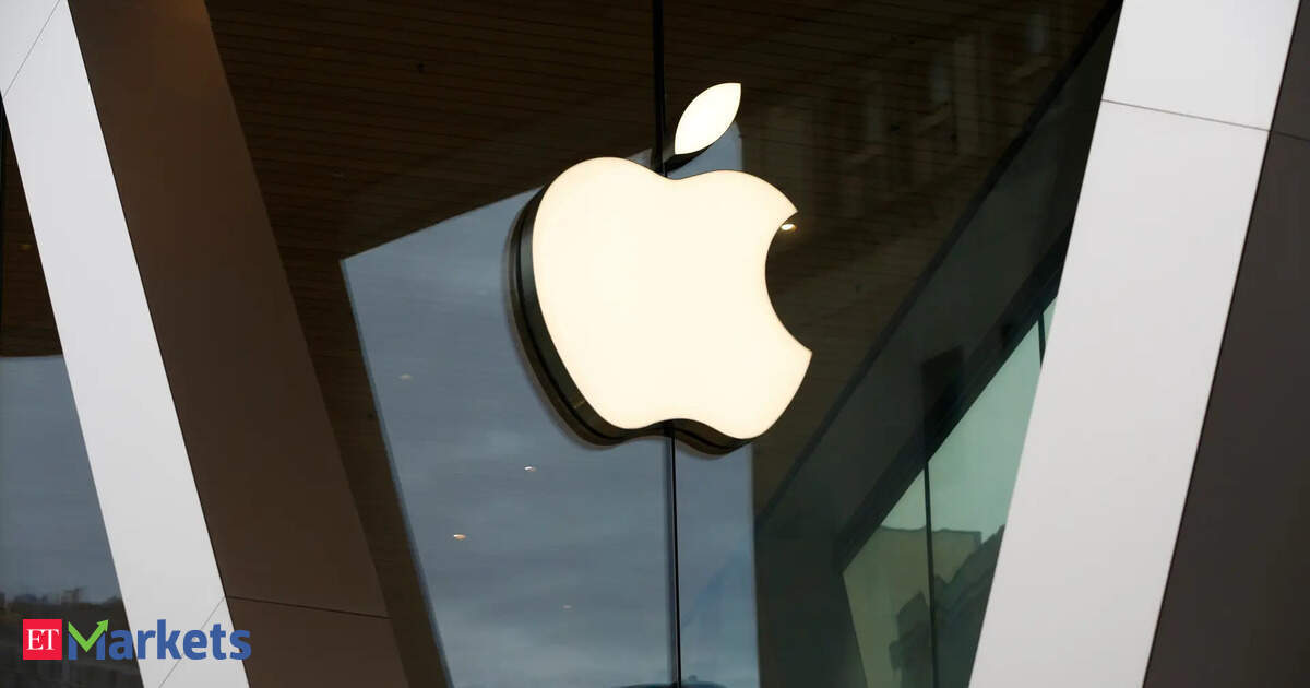 Apple set to lose nearly $500 billion in value after weak forecast