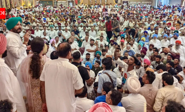 Congress: Watch: Pro-Channi sloganeering draws Congress’ ire amid Punjab leadership tussle | India News