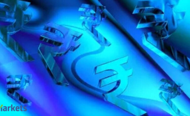 Rupee sails past 95 to one-month high, premiums drop before RBI decision