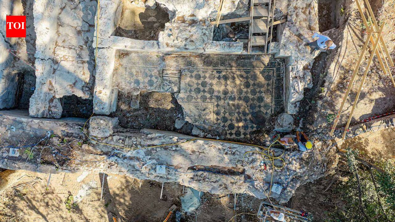 Archaeologists uncover ancient Roman structure near the Colosseum with mosaics resembling firefighters’ barracks | World News