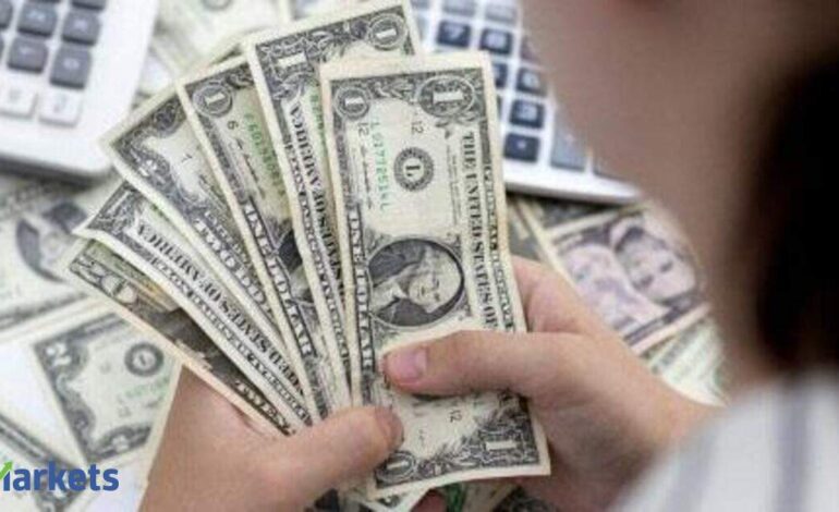 Dollar drops as weak US jobs data pushes out Fed hike expectations