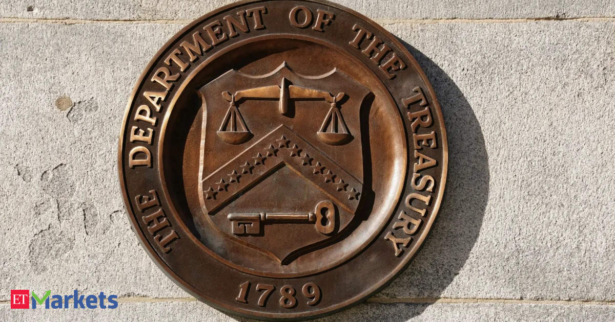 US Treasuries hold gains as softer inflation weakens rate-hike fears