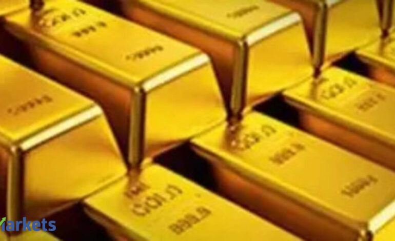 Gold rises on weaker dollar as inflation data cements rate-hold bets