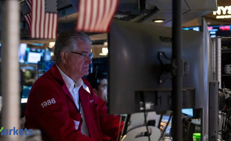 US stocks: US market slips as oil prices rise, retail results awaited