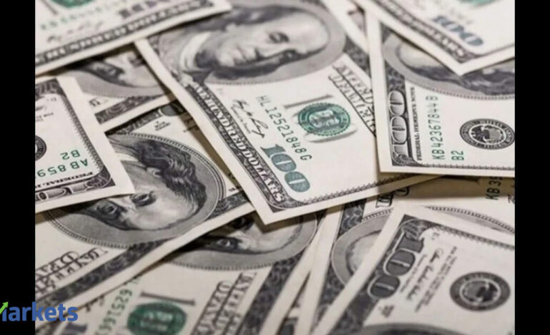 Short-term rates ease as banks see surge in dollar deposits