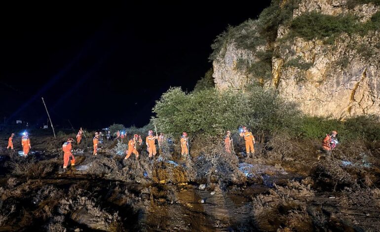 China flash flood death toll rises to 25: state media