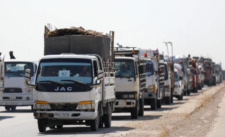 Hundreds of Syrian Kurds head back to border town after years of displacement