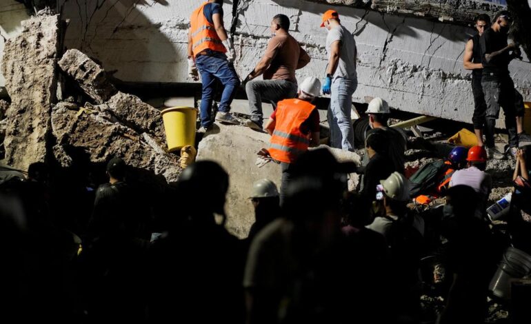 Colombia quake kills over 100 as rescue teams race to find missing | In pictures