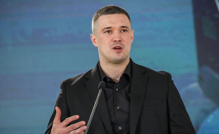 Sacked Ukraine Defence Minister urges path to elections