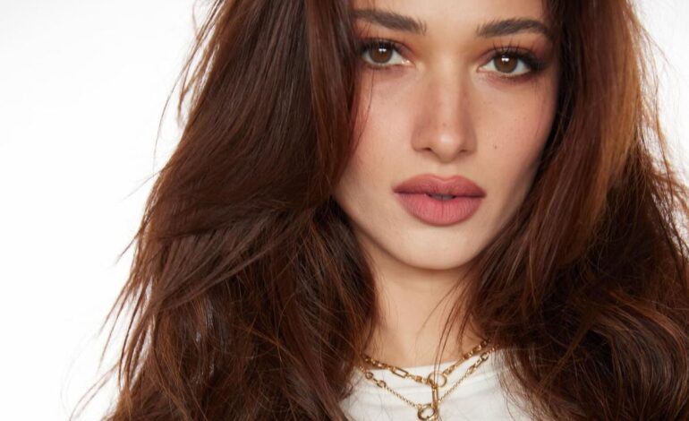 Building your jewellery wardrobe? Here’s how to choose pieces that will take you from desk-to-dinner